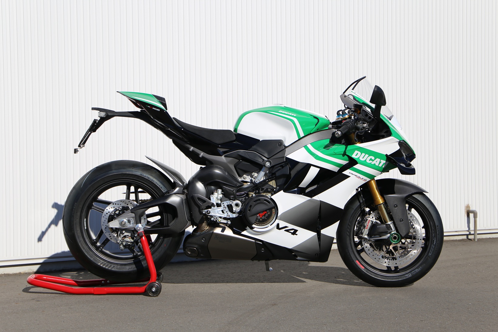 DUCATI　PANIGALE V4(7G)　ワークスエキスパンド　リアフローティングディスク発売